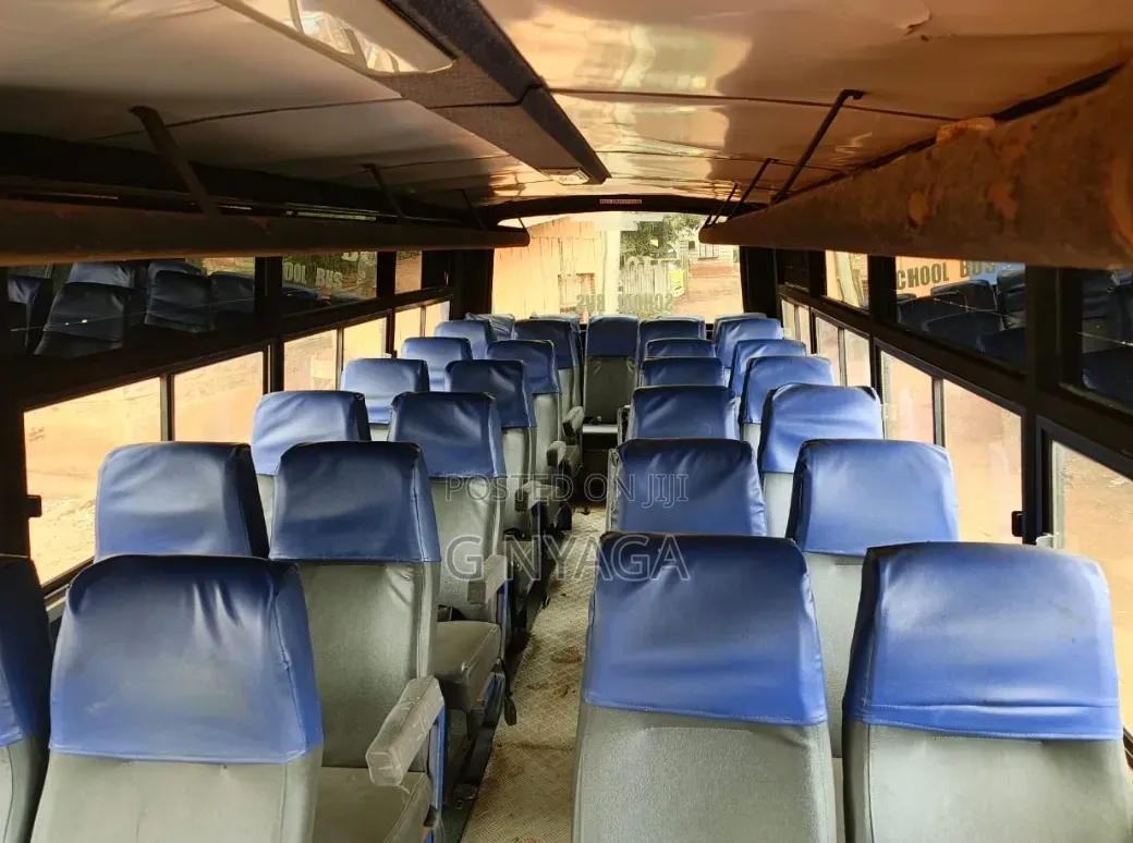 Tata Starbus Ultra Skool 2003 Yellow