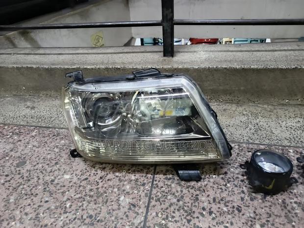 Suzuki Esqudo Non Zenon RHS Headlight. - thumbnail 2