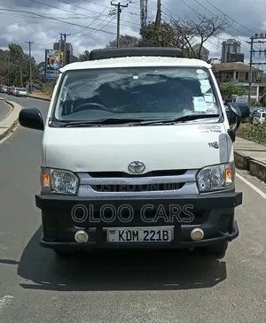 Toyota HiAce 2016 White