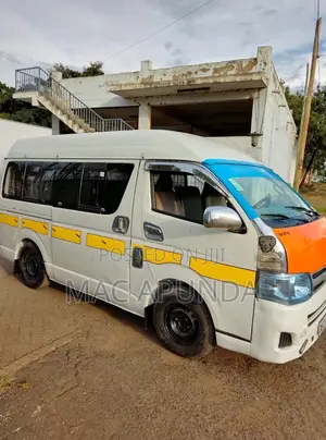 Toyota HiAce 2012 White