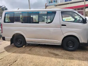 Toyota HiAce 2012 Silver
