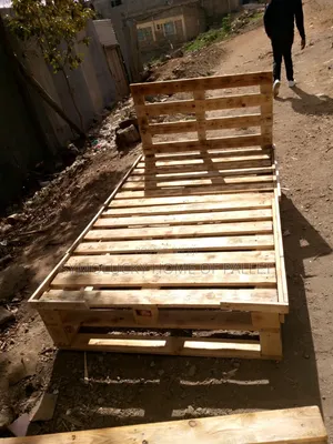 High Standard. 4x6 Pallet Bed Detachable Bed Framed