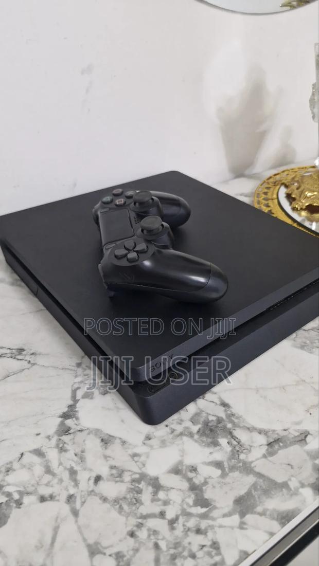 Playstation 4 Slim - main view