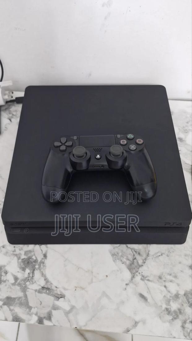 Playstation 4 Slim - thumbnail 3