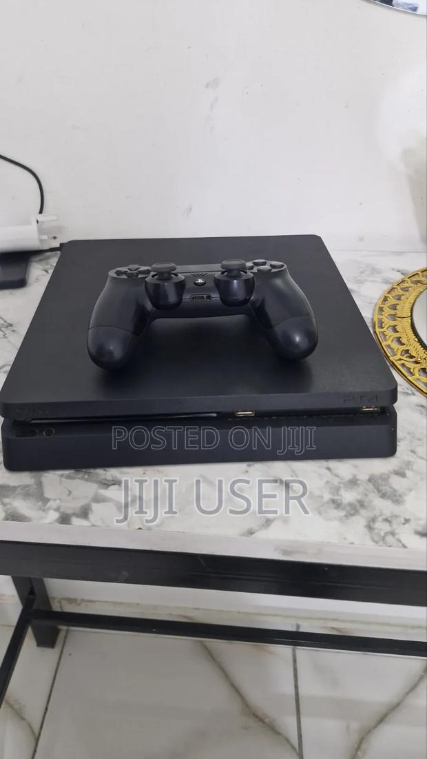 Playstation 4 Slim - thumbnail 4