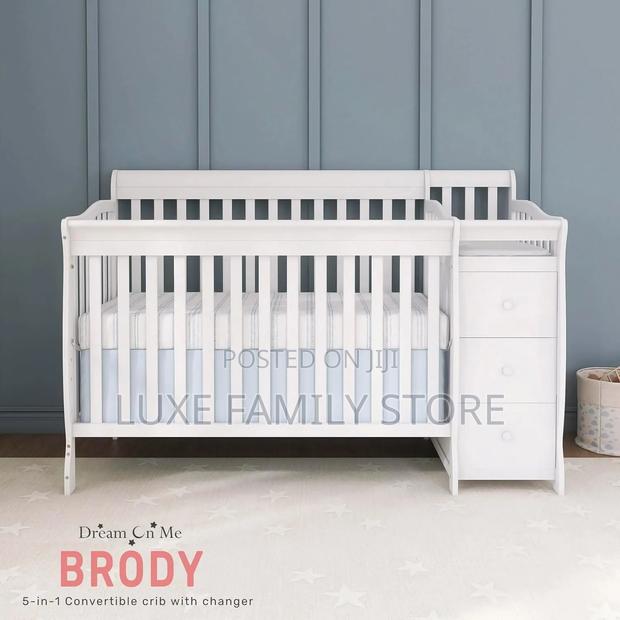 Broody Baby Cot - main view