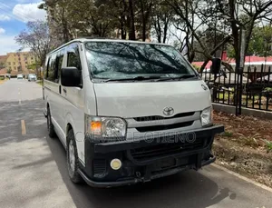 Toyota HiAce 2015 White