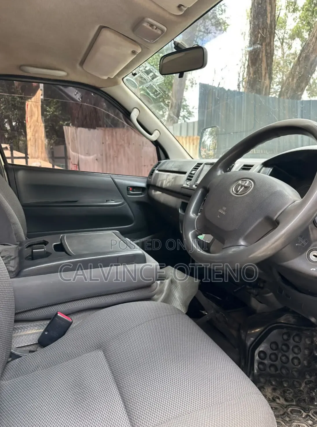 Toyota HiAce 2015 White