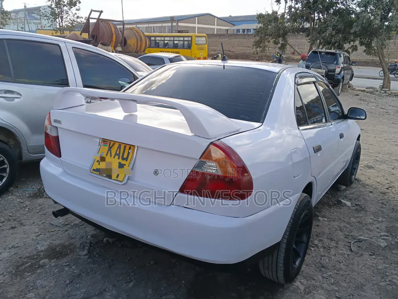 Mitsubishi Lancer 2000 White