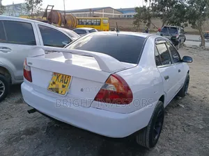 Mitsubishi Lancer 2000 White