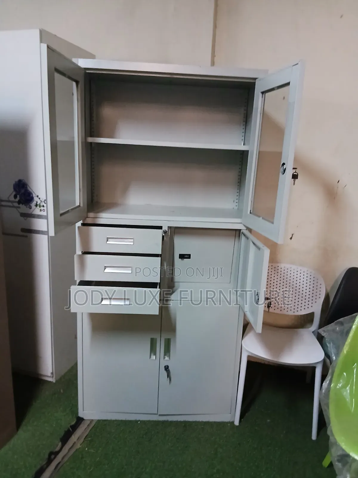 Executive Filling Cabinet With a Safe Box