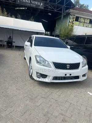 Toyota Crown 2012 White