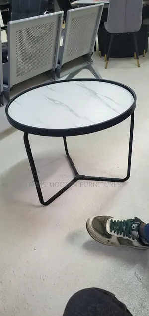 Round Modern Cafe Table