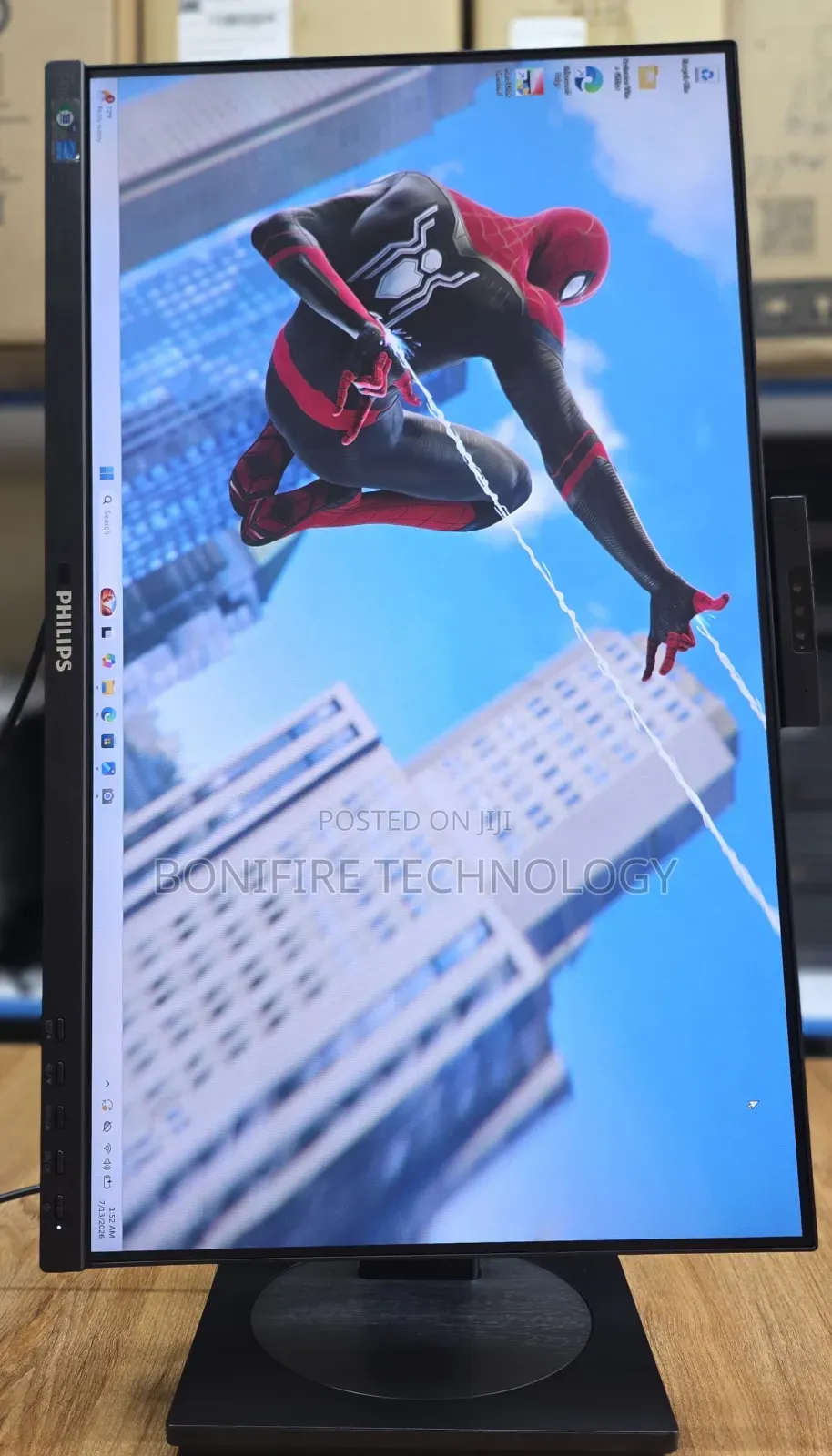 Phillips 243B1J
24 Inch Full Hd Monitor 
Full Hd Webcam
Type C