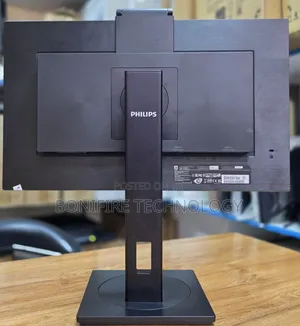 Phillips 243B1J
24 Inch Full Hd Monitor 
Full Hd Webcam
Type C
