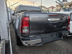 Toyota Hilux 2019 Gray