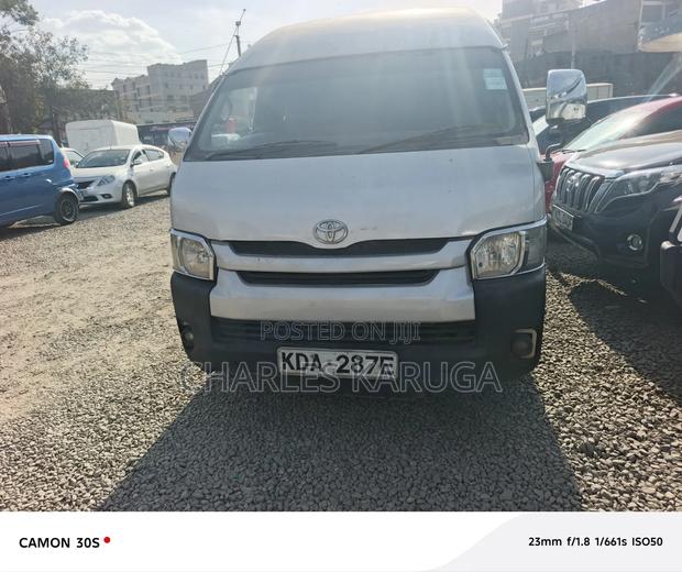 Toyota HiAce 2014 Silver