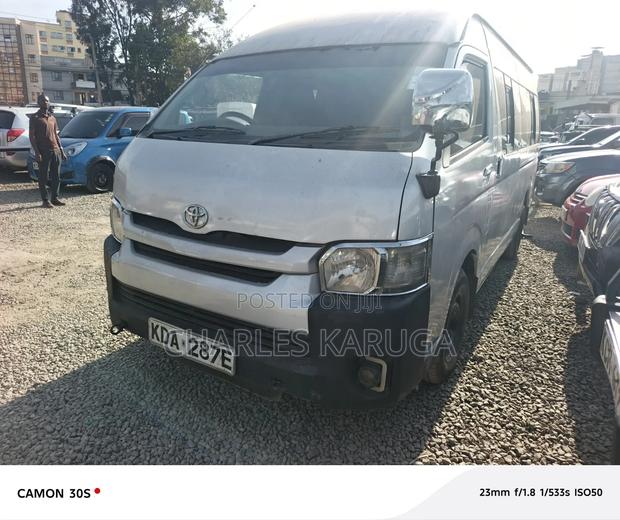 Toyota HiAce 2014 Silver - thumbnail 2