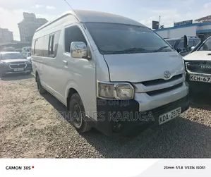 Toyota HiAce 2014 Silver