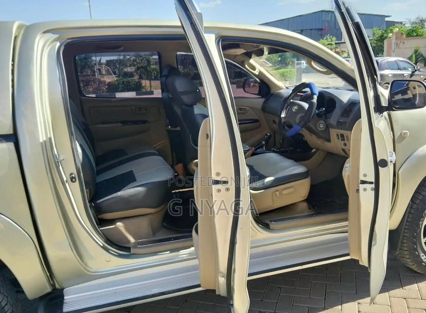 Toyota Hilux 2011 Beige