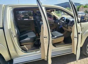 Toyota Hilux 2011 Beige