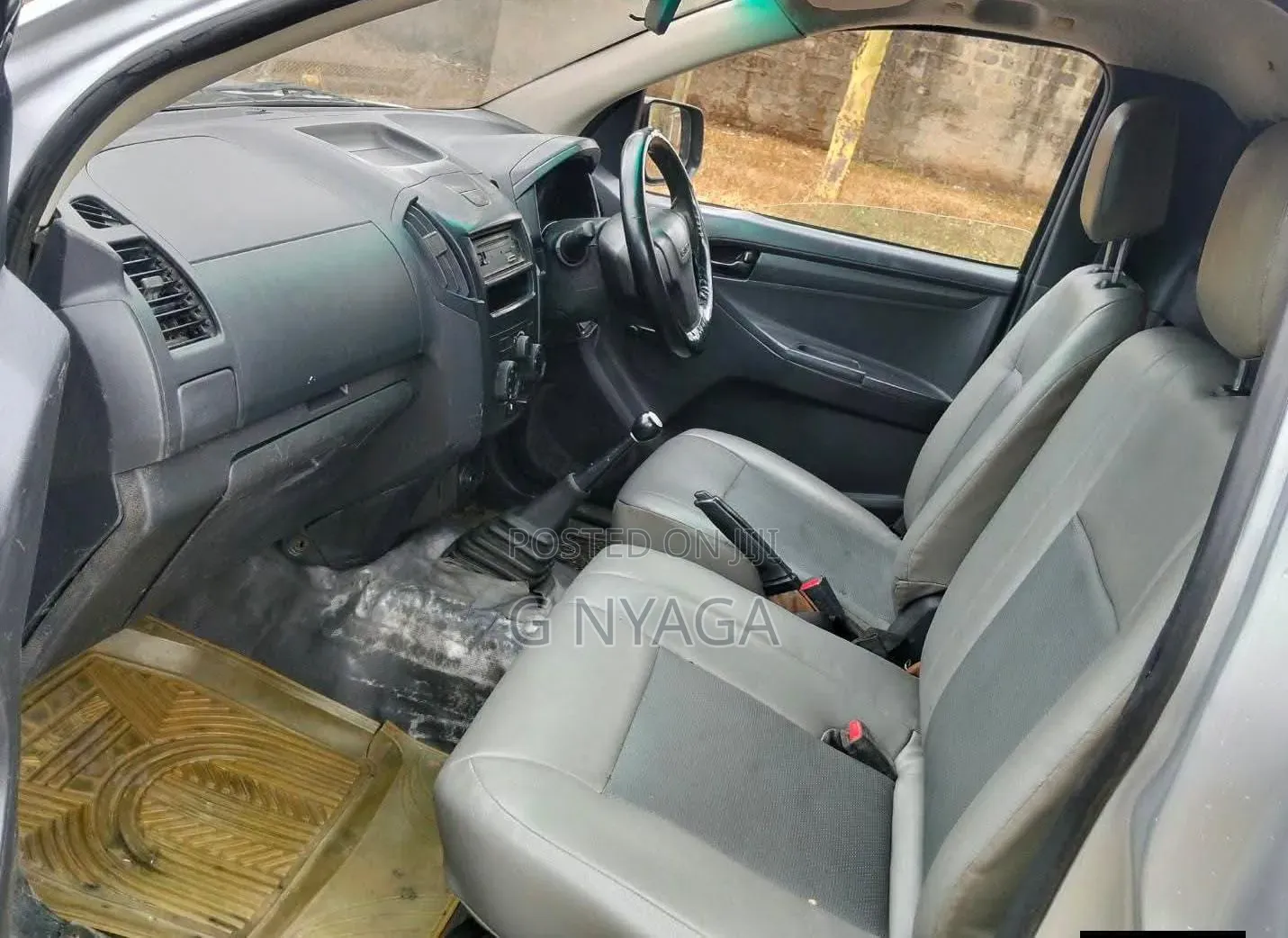 Isuzu D-MAX 2013 Silver