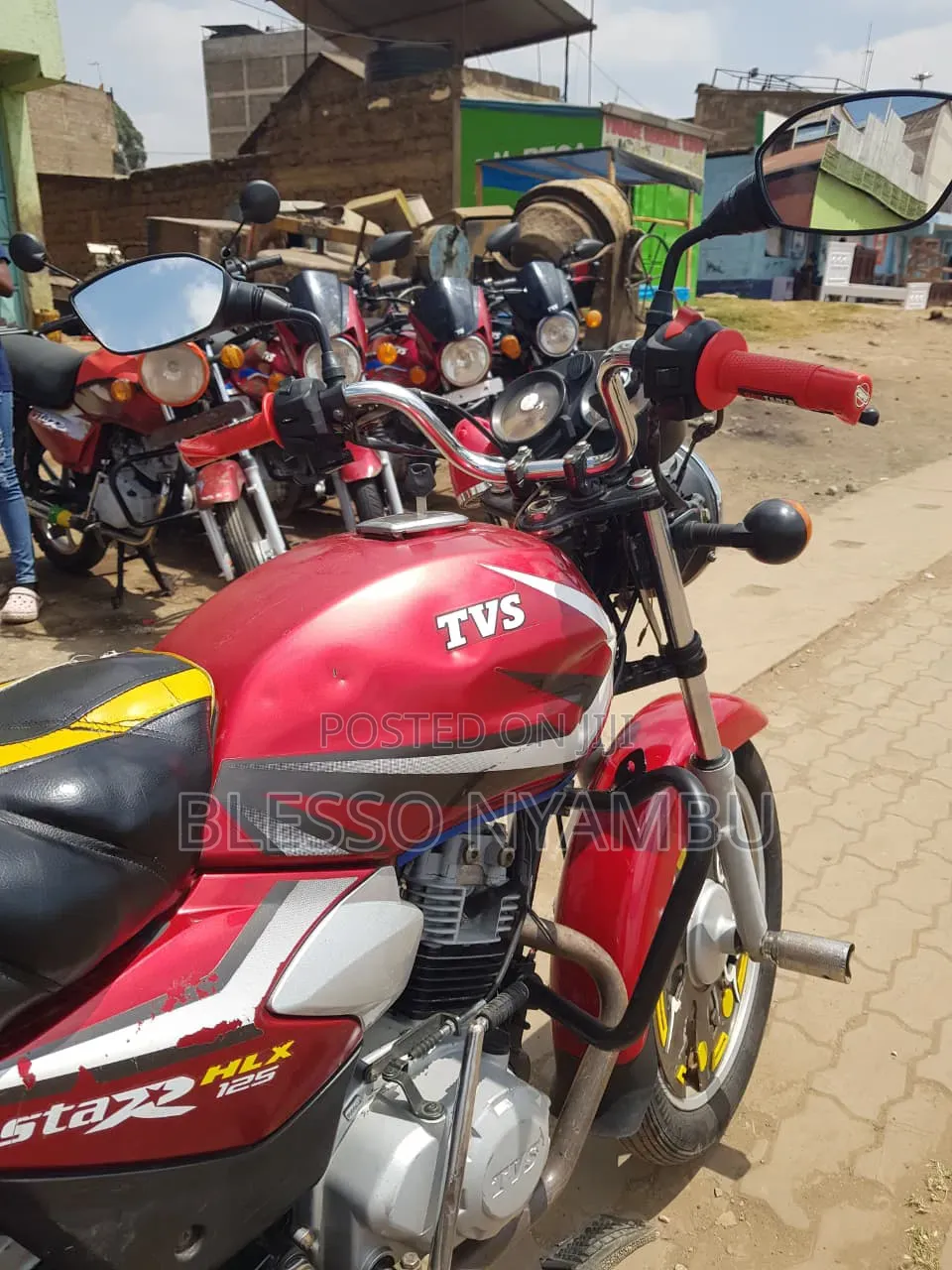 TVS HLX 125 2024 Red