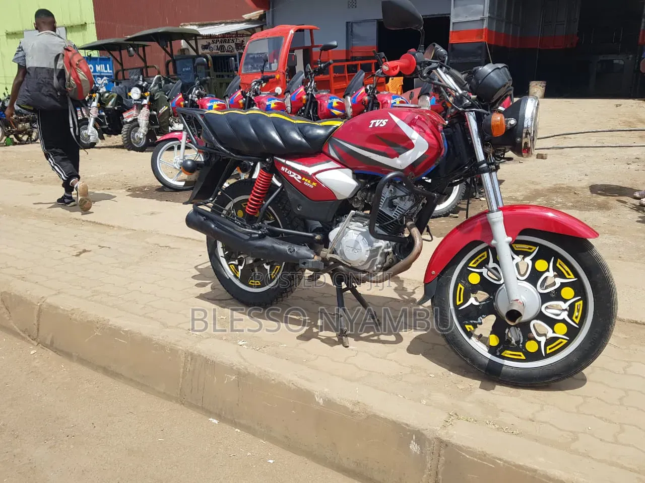 TVS HLX 125 2024 Red