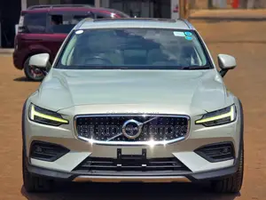 Volvo V60 T5 R-Design FWD 2019 Brown