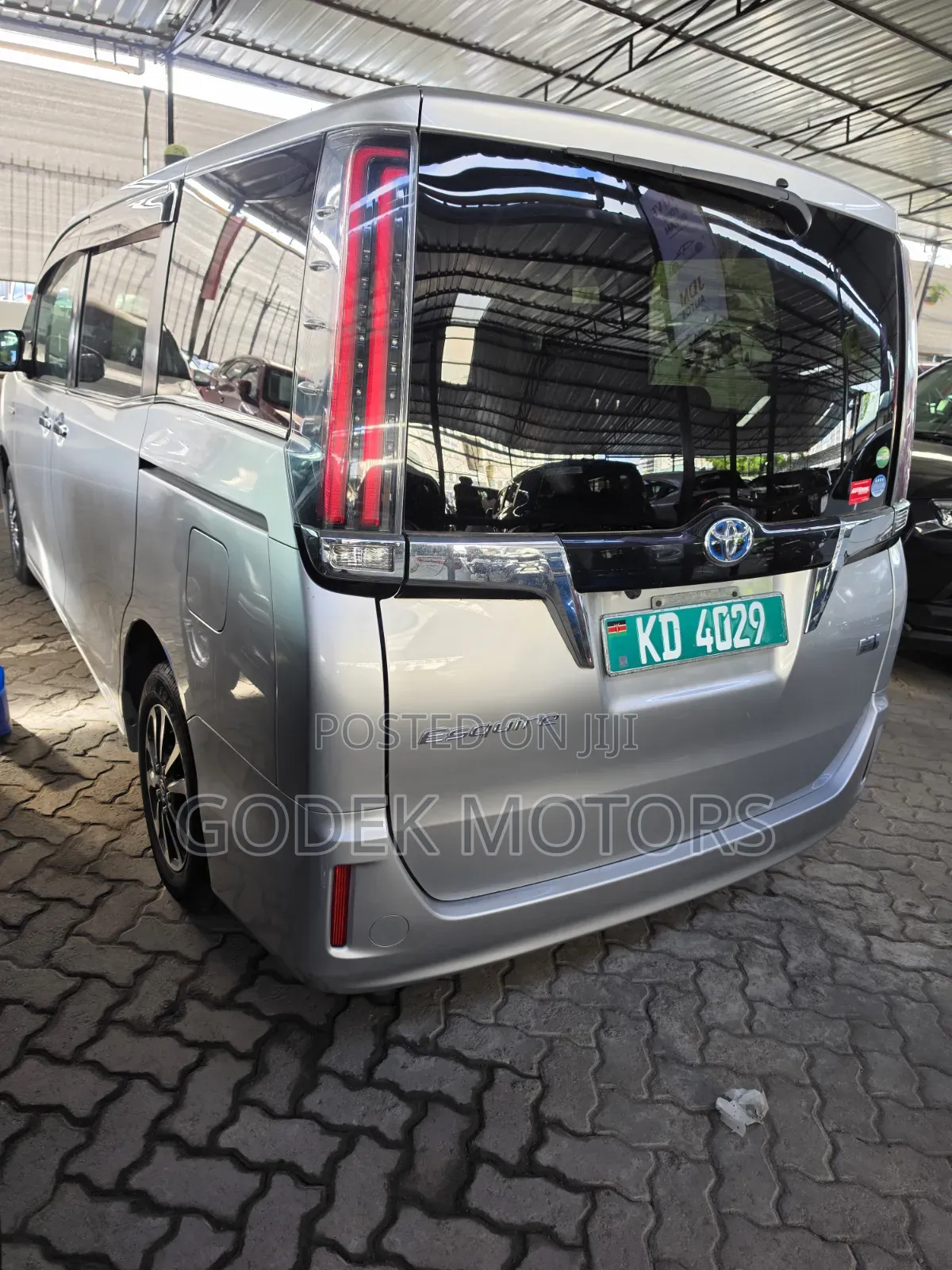 Toyota Esquire 2019