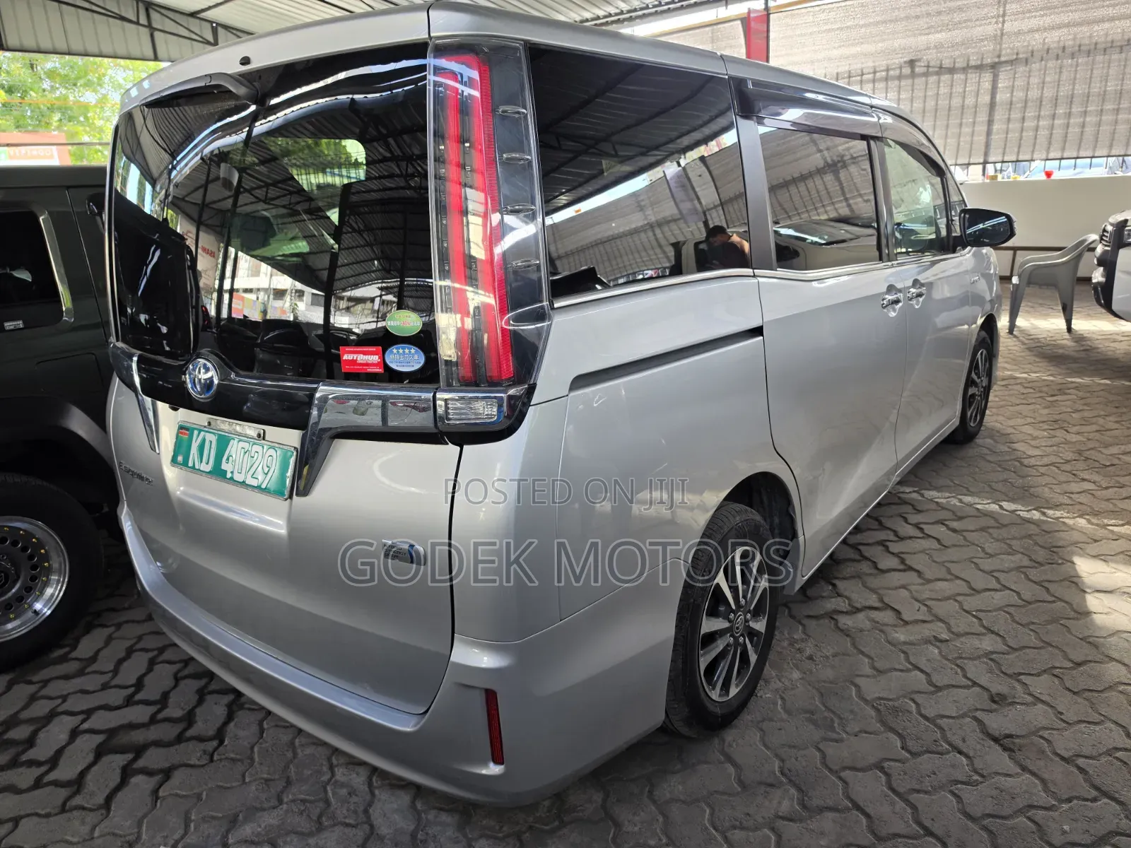 Toyota Esquire 2019