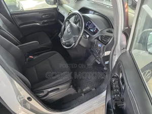 Toyota Esquire 2019