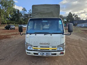 Isuzu Elf Truck 2014 White