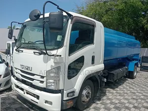 Isuzu Forward Water Tank 2018 White