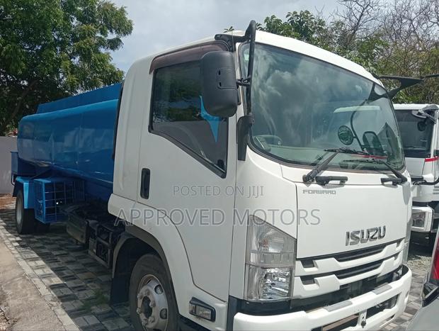 Isuzu Forward Water Tank 2018 White - thumbnail 3