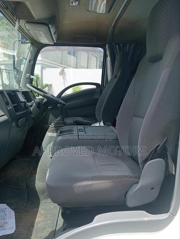 Isuzu Forward Water Tank 2018 White - thumbnail 4