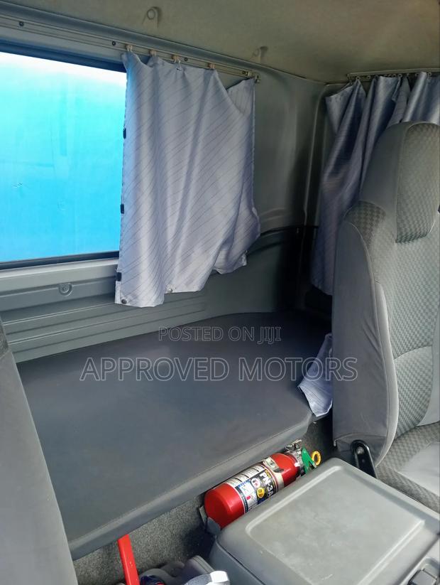 Isuzu Forward Water Tank 2018 White - thumbnail 6