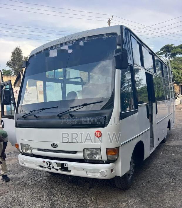 Isuzu NQR 2009 White - thumbnail 5