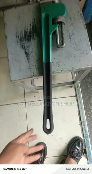 24" Plumping Pipe Wrench With Adjustable Jaw & Ergonomic Coated Handle