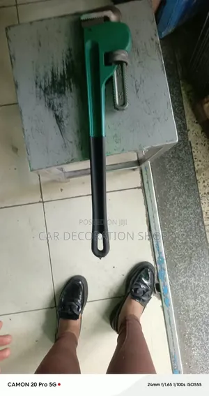 24" Plumping Pipe Wrench With Adjustable Jaw & Ergonomic Coated Handle