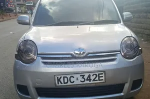 Toyota Sienta 2014 Silver