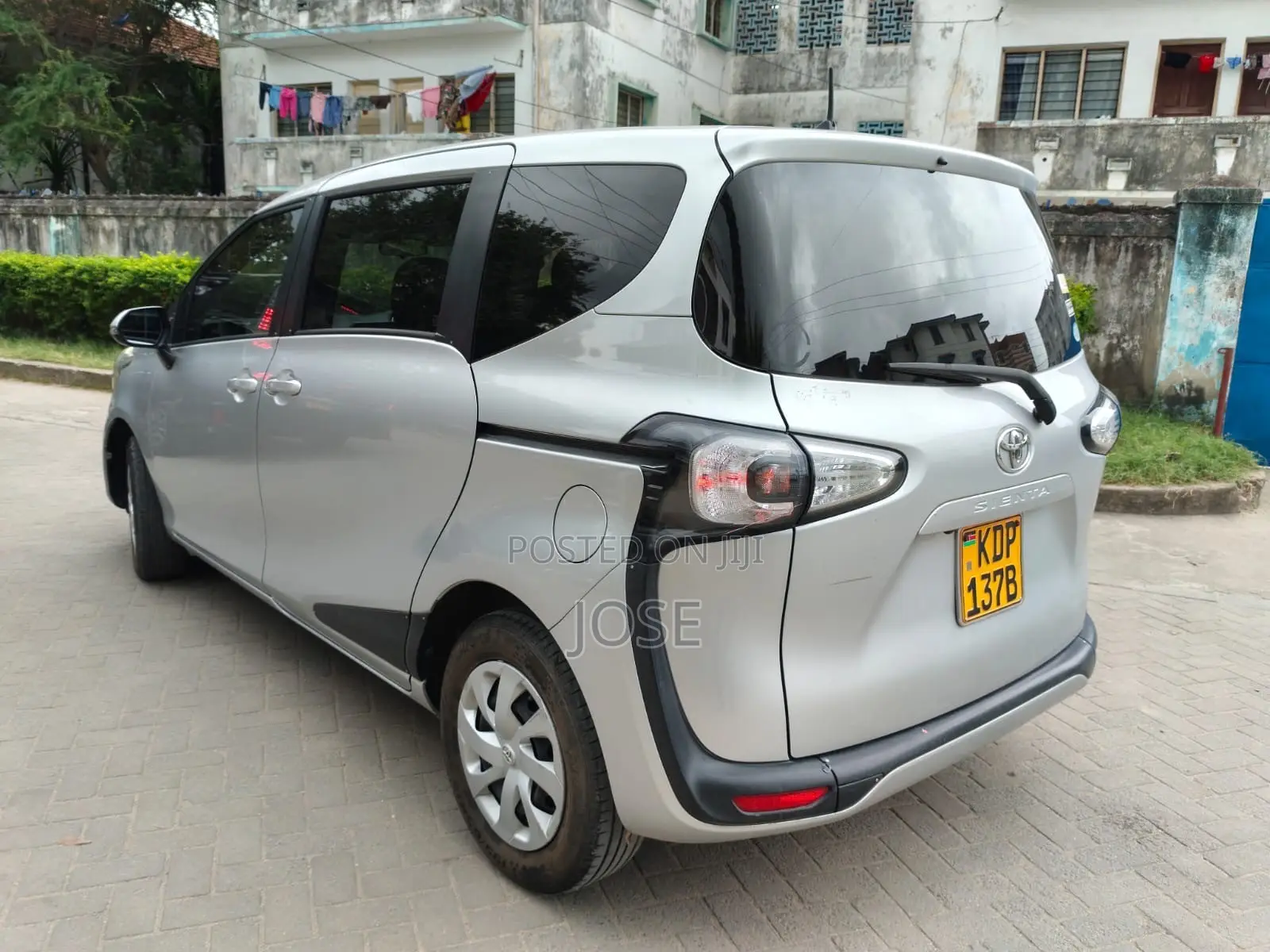Toyota Sienta 2016 Silver
