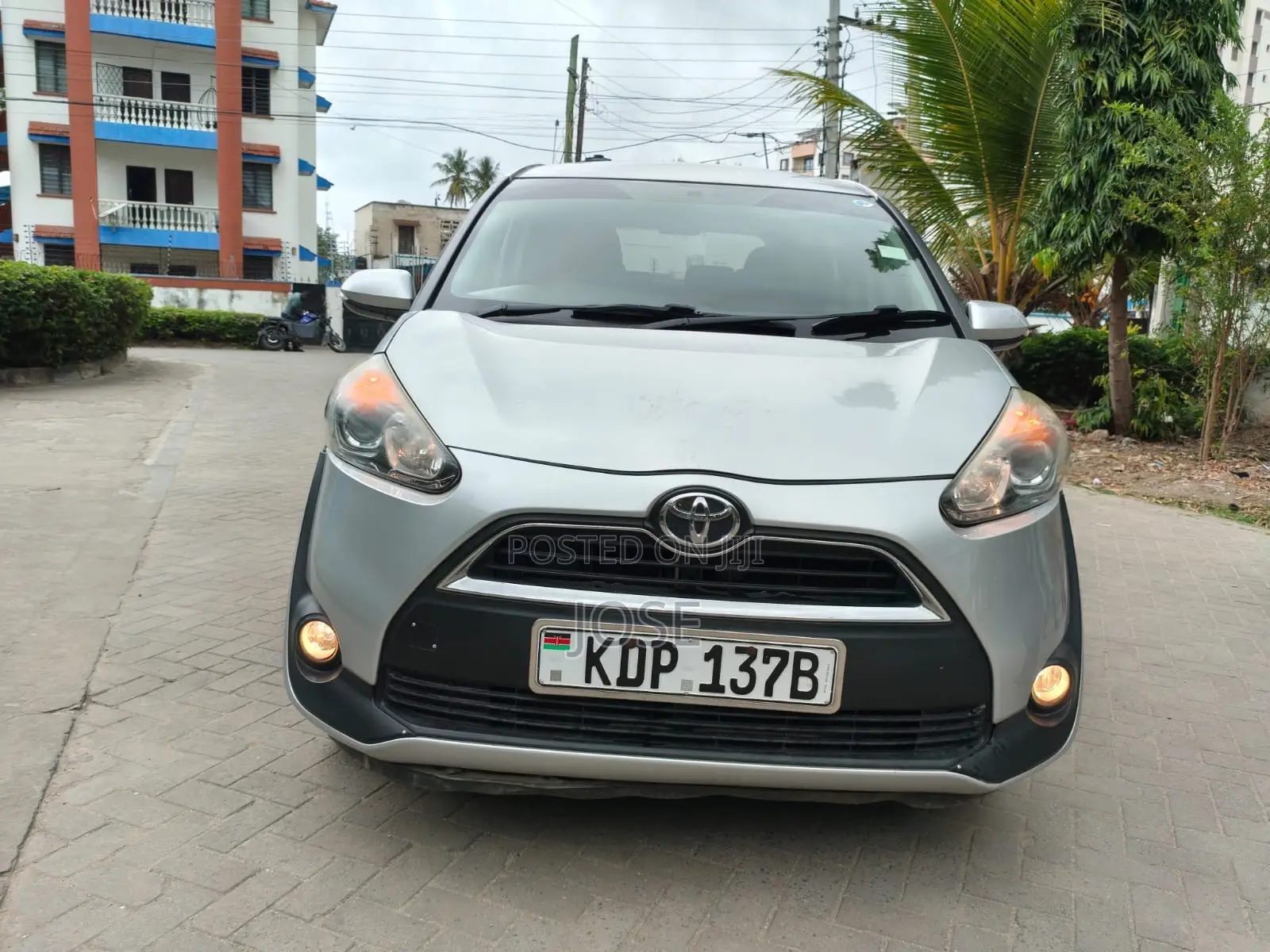 Toyota Sienta 2016 Silver