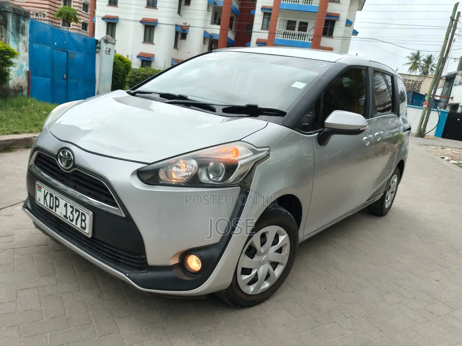 Toyota Sienta 2016 Silver