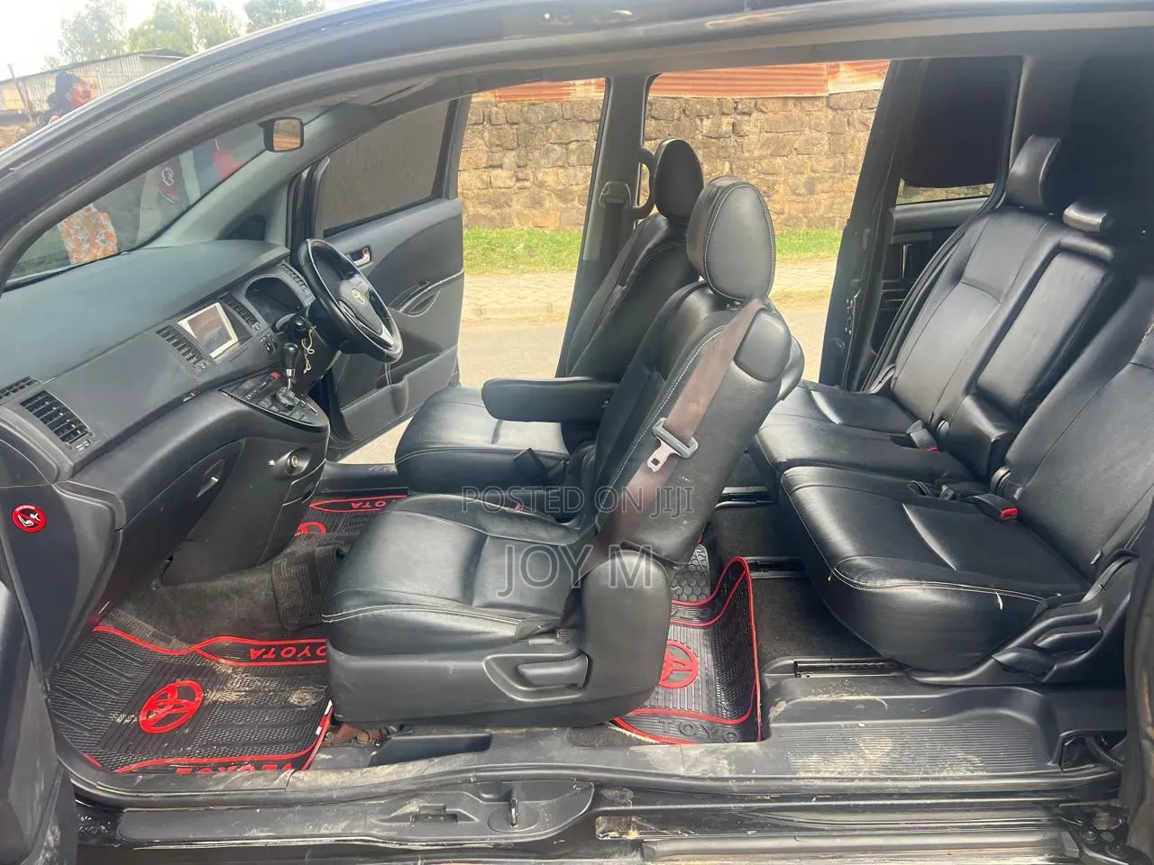Toyota ISIS 2015 Black