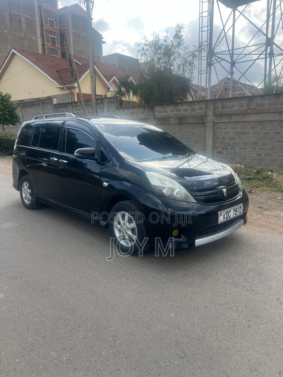 Toyota ISIS 2015 Black
