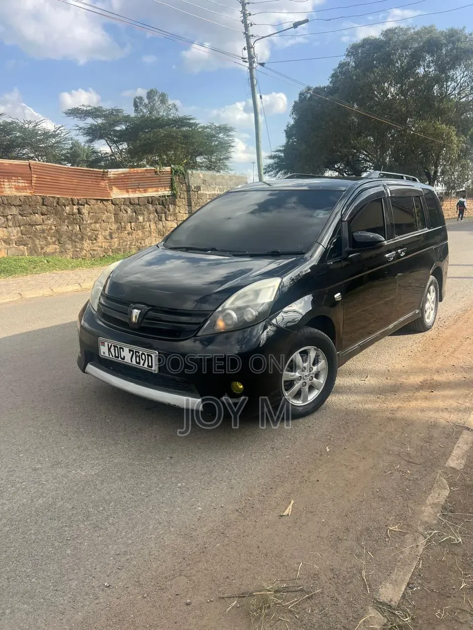 Toyota ISIS 2015 Black