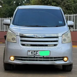 Toyota Noah 2008 Silver