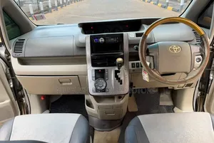 Toyota Noah 2008 Silver