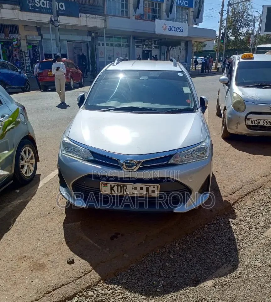 Toyota Corolla Fielder 2016 Silver